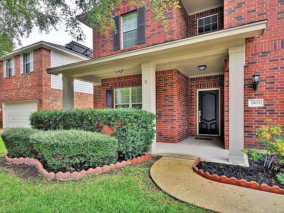 3rd image of 1905 Creek Crest Way