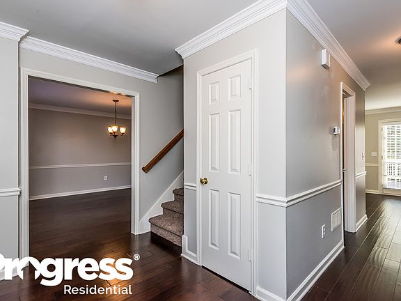 3rd image of 4821 Old Field Dr NE