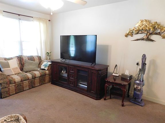 5th image of 306 Briardale Ave
