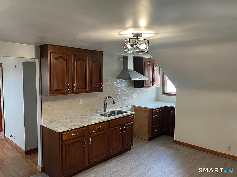 1106 Main St — Photo 3