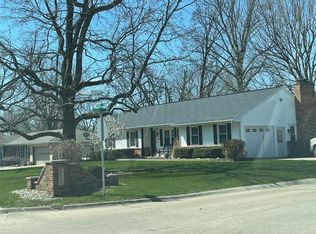 2208 University Dr, Charleston, IL