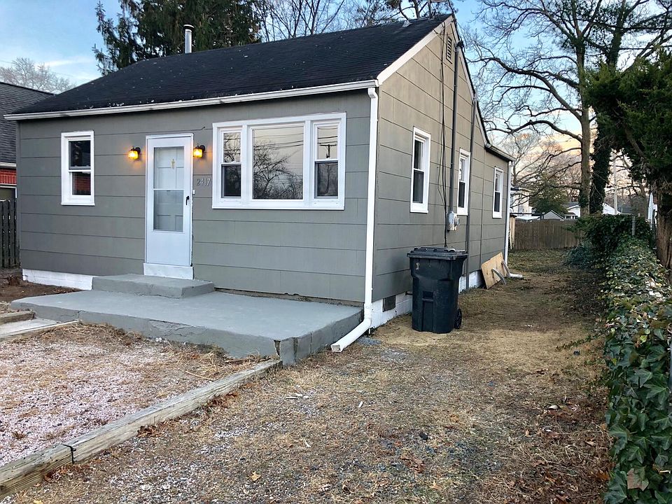 1st image of 2417 3rd Ave