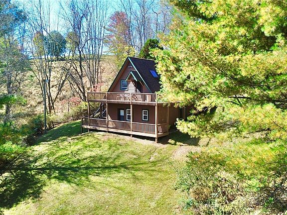 3rd image of 464 Lucky Hill Road