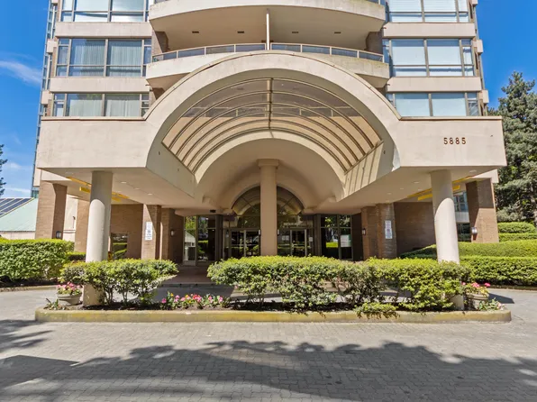 5885 Olive Ave #202, Burnaby, BC V5H 4N8