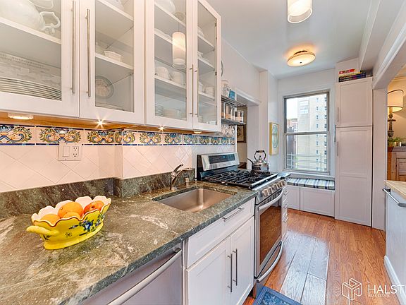 5th image of 242 E 19th St APT 6DE