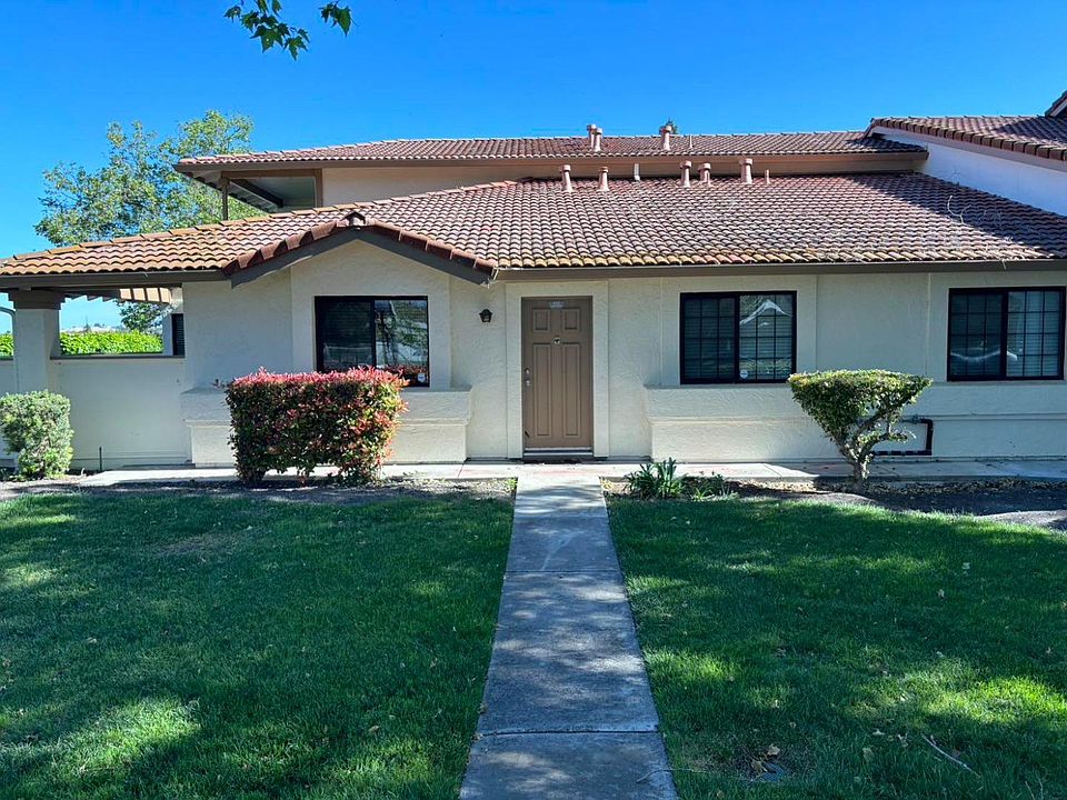 1st image of 432 Colony Cove Dr