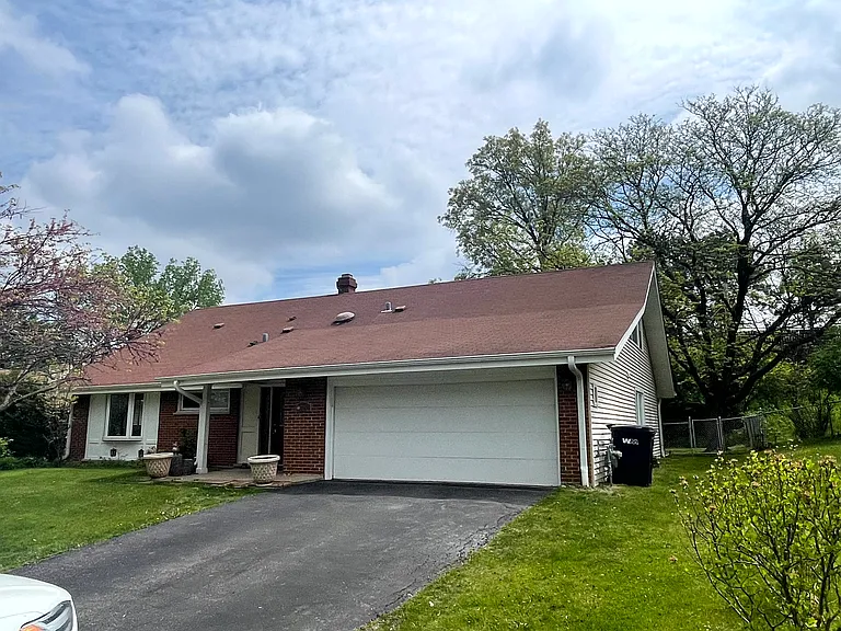 2S525 Lloyd Ave — Photo 23