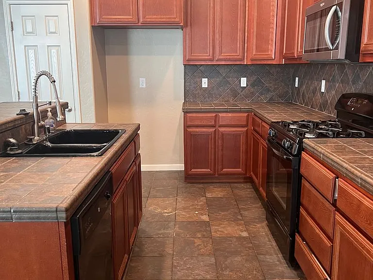 186 Montana De Oro St — Photo 3