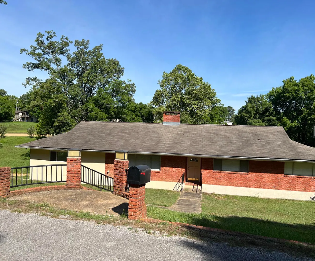 4 bed, 2210 sqft, $1,600 — Photo 2