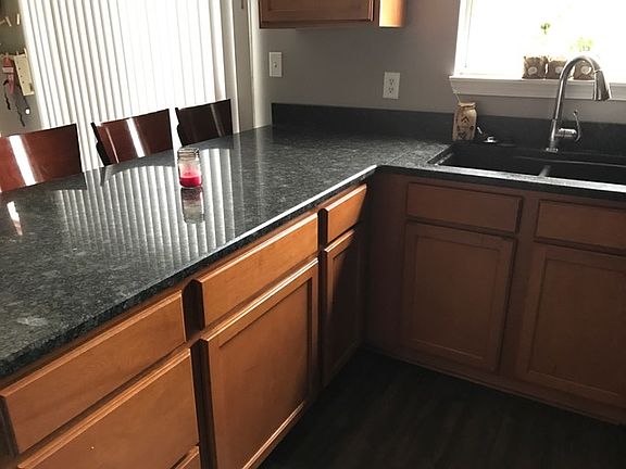 5th image of 15 Freeman Dr