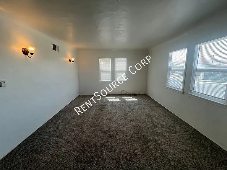 100 E Fredricks St #V — Photo 4