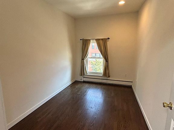 4th image of 259 Grove St #3