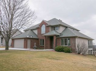 240 Auburn Hills Dr, Coralville, IA 52241