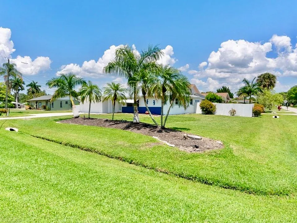 390 Valley Dr