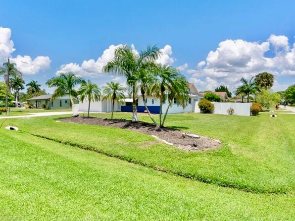 390 Valley Dr, Bonita Springs, FL 34134