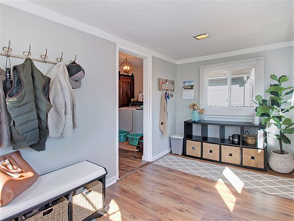 5th image of 3834 Oakshire Ave