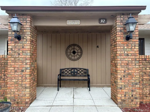 62072 Yorktown Dr Unit 4, South Lyon, MI 48178