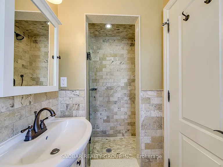 42 Norgrove Cres — Photo 13