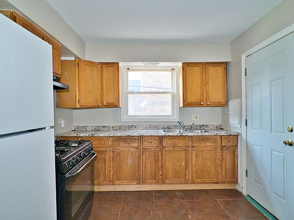 5th image of 118 N Menard Ave