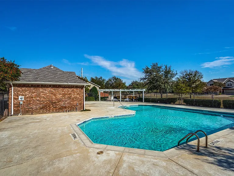8600 Brunswick Dr — Photo 23