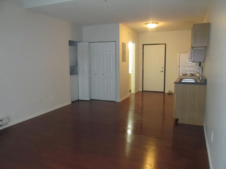 Village Plaza Apartments — Photo 29