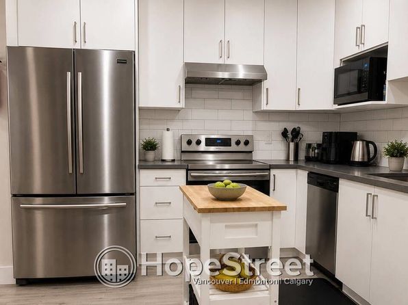 2 bedroom rental in Surrey — photo 3