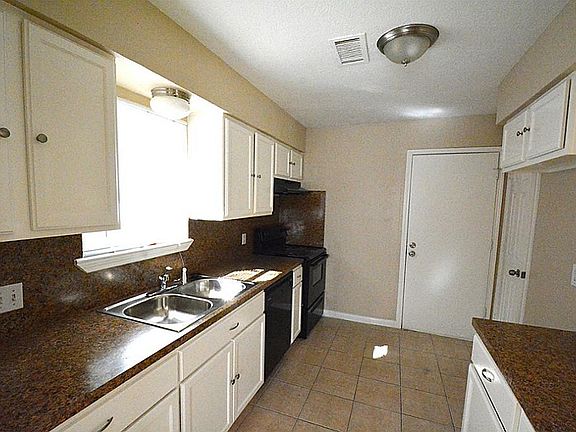 5th image of 8710 Croteau Dr