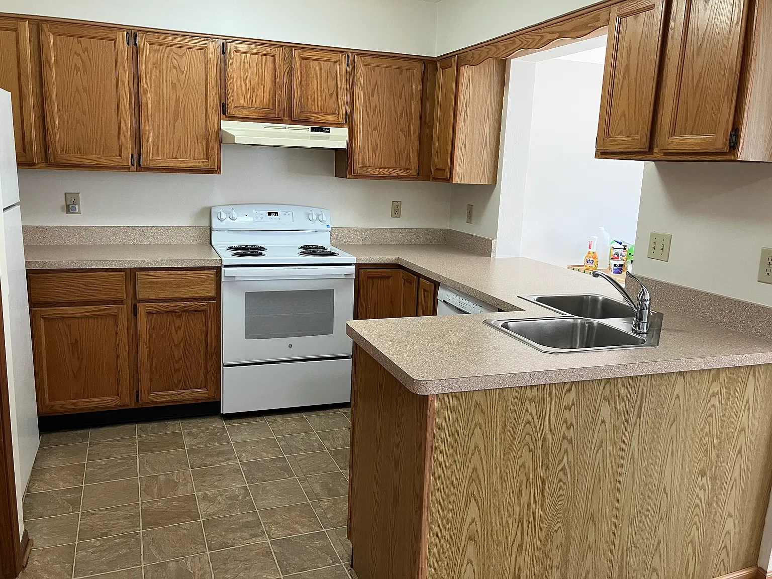 3 bed, 2.5 bath, 1716 sqft, $1,995 — Photo 3