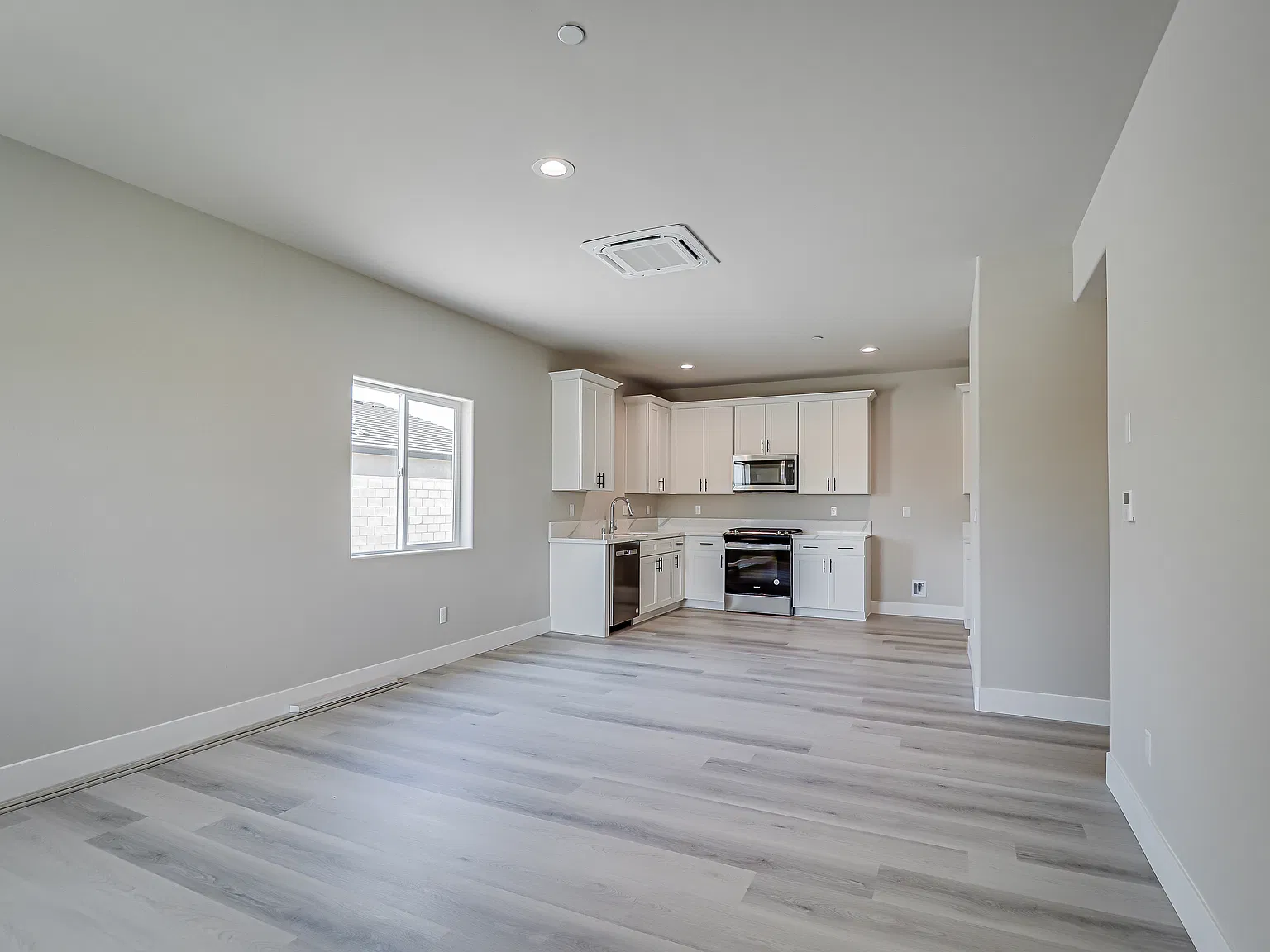 3 bed, 1129 sqft, $1,995 — Photo 3