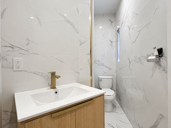 5th image of 456 W 47th St APT 2C