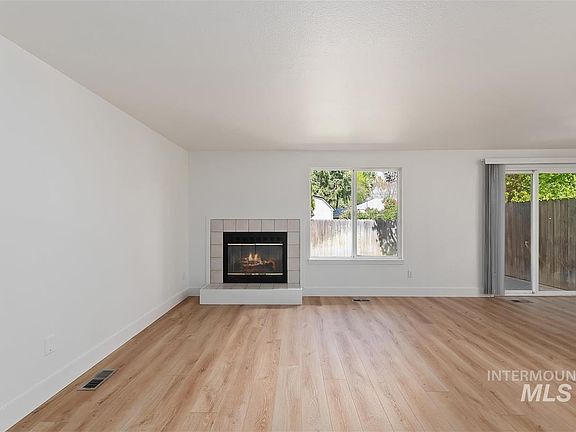 5th image of 362 E Elwood Ln