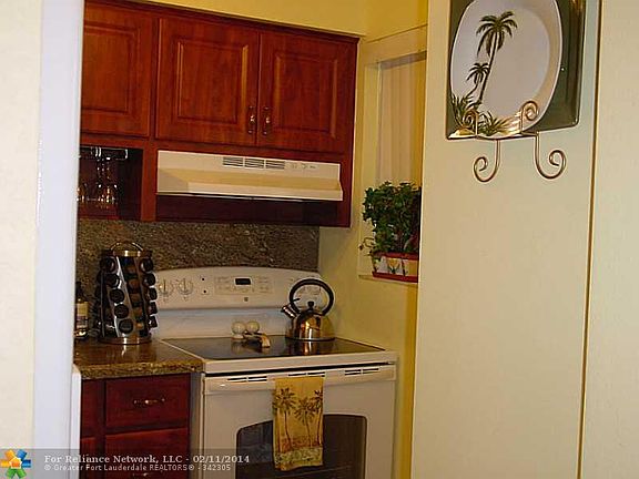 4th image of 2121 NE 42nd Ct APT 101C