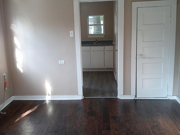 4th image of 227 1/2 NW 2nd St