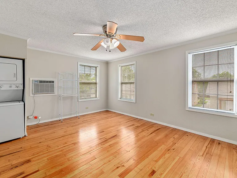 Studio Bedroom 5
