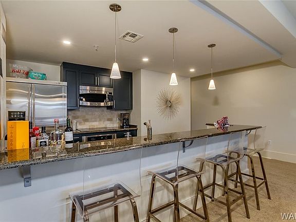 4th image of 1018 Hackberry Ln Unit 204