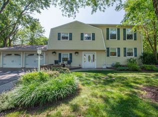 12 Lexington Rd, Basking Ridge, NJ 07920