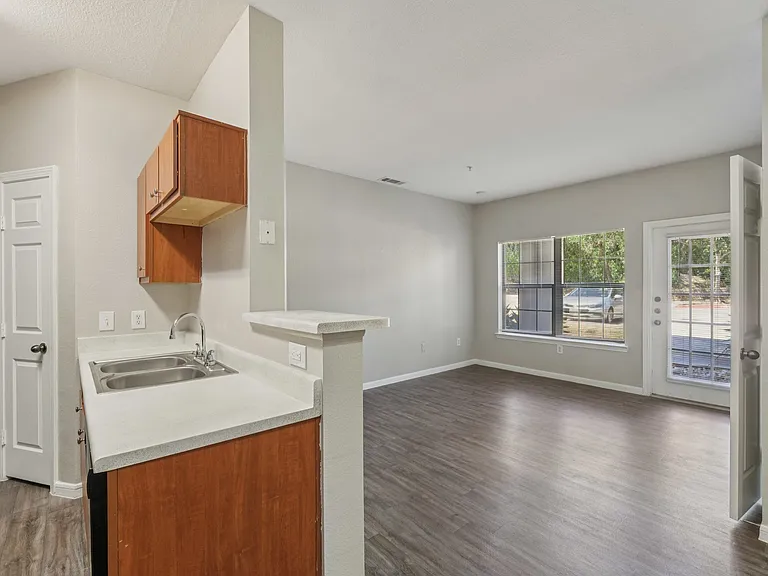 Vistas of Vance Jackson Apartments — Photo 7