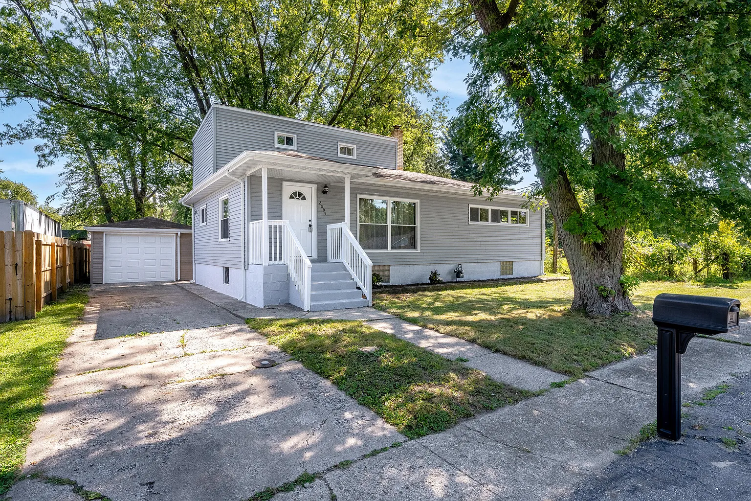 2095 Vanderburg St photo 1