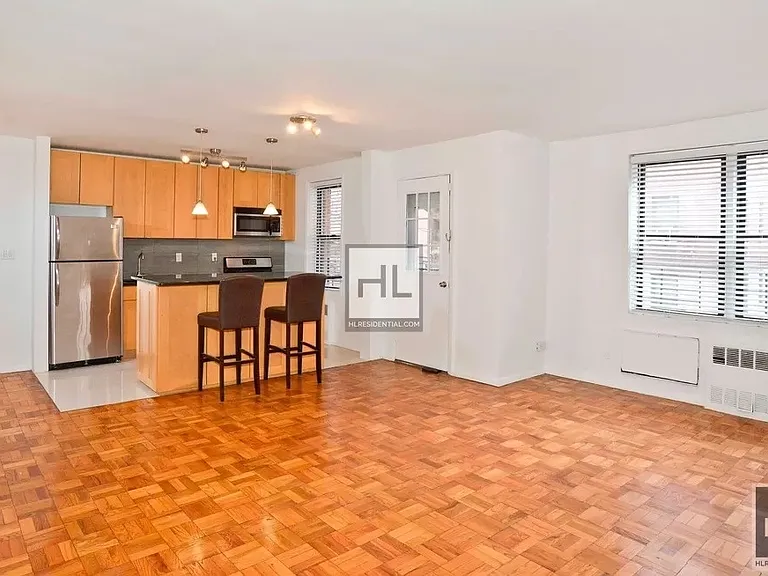 665 Thwaites Pl #1T — Photo 2