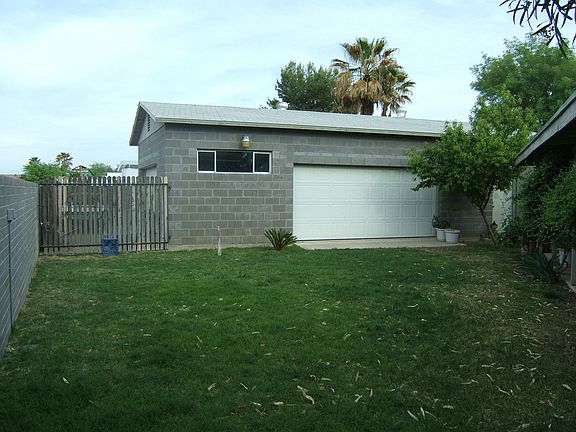 7+ Garage in Back of Home