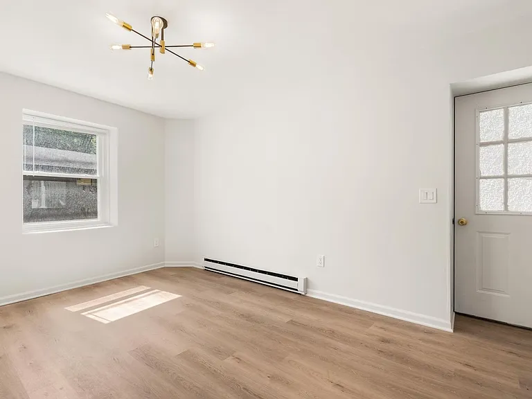 31 Railroad St #10 — Photo 5