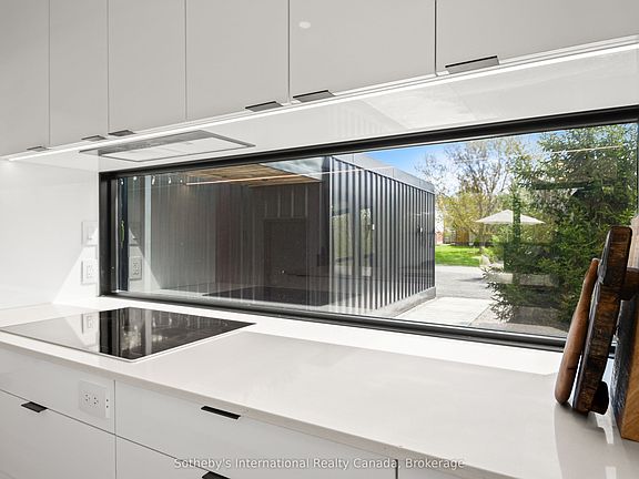 5th image of 10 Eureka St