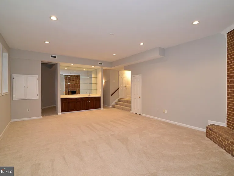 10200 Aspen Willow Dr — Photo 46