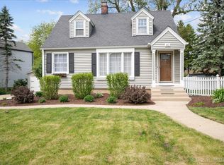 40 S Pine St, Geneva, IL 60134