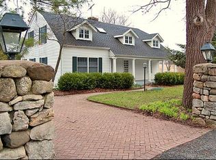 334 Old Sutton Rd, Barrington, IL 60010