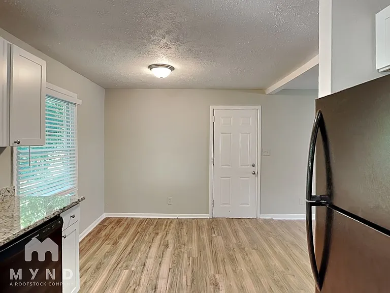 502 Fairlane Cir NW — Photo 9