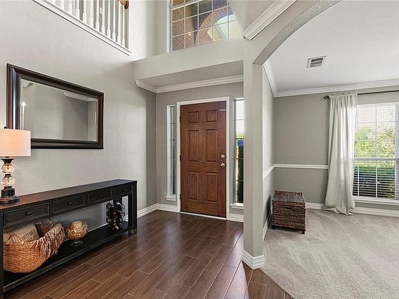 4th image of 220 Fountainview Dr