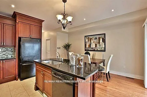 1339 Woodbine Ave #UPPER — Photo 8