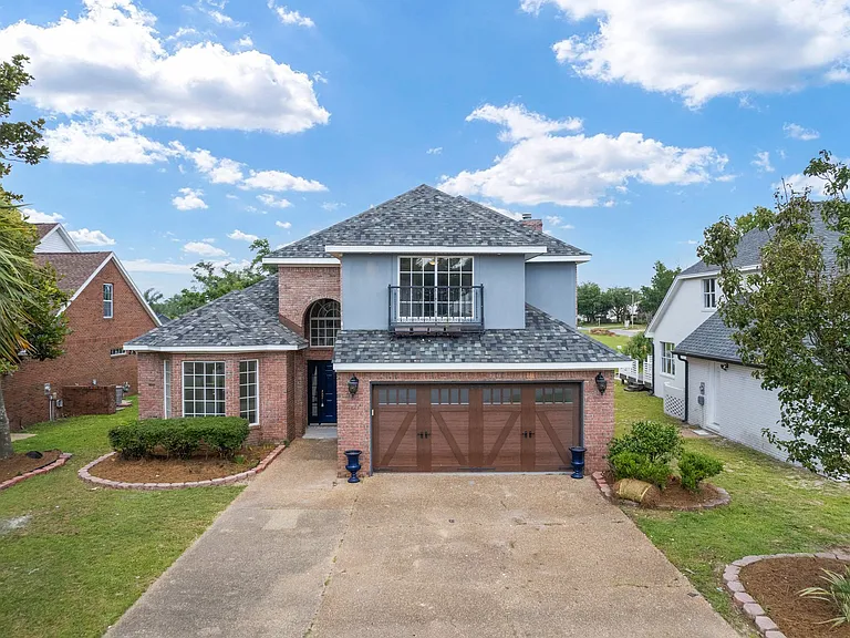 2407 Country Club Dr — Photo 1