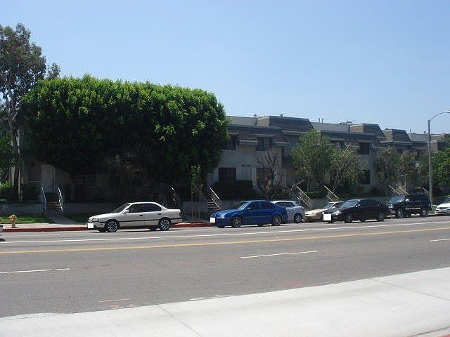 2nd image of 14500 Van Nuys Blvd Unit 49